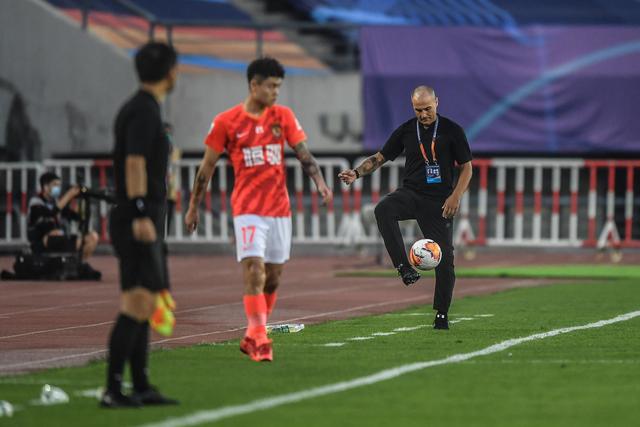 王哲林22分上海胜新疆 程帅澎25分浙江胜宁波